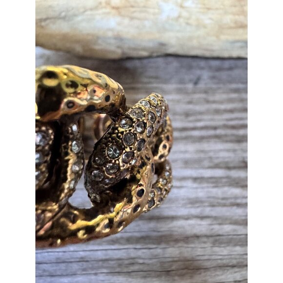 St. John Gold Tone Rhinestone Curb Link Bracelet Vintage Hammered Chain Magnetic - Picture 4 of 7